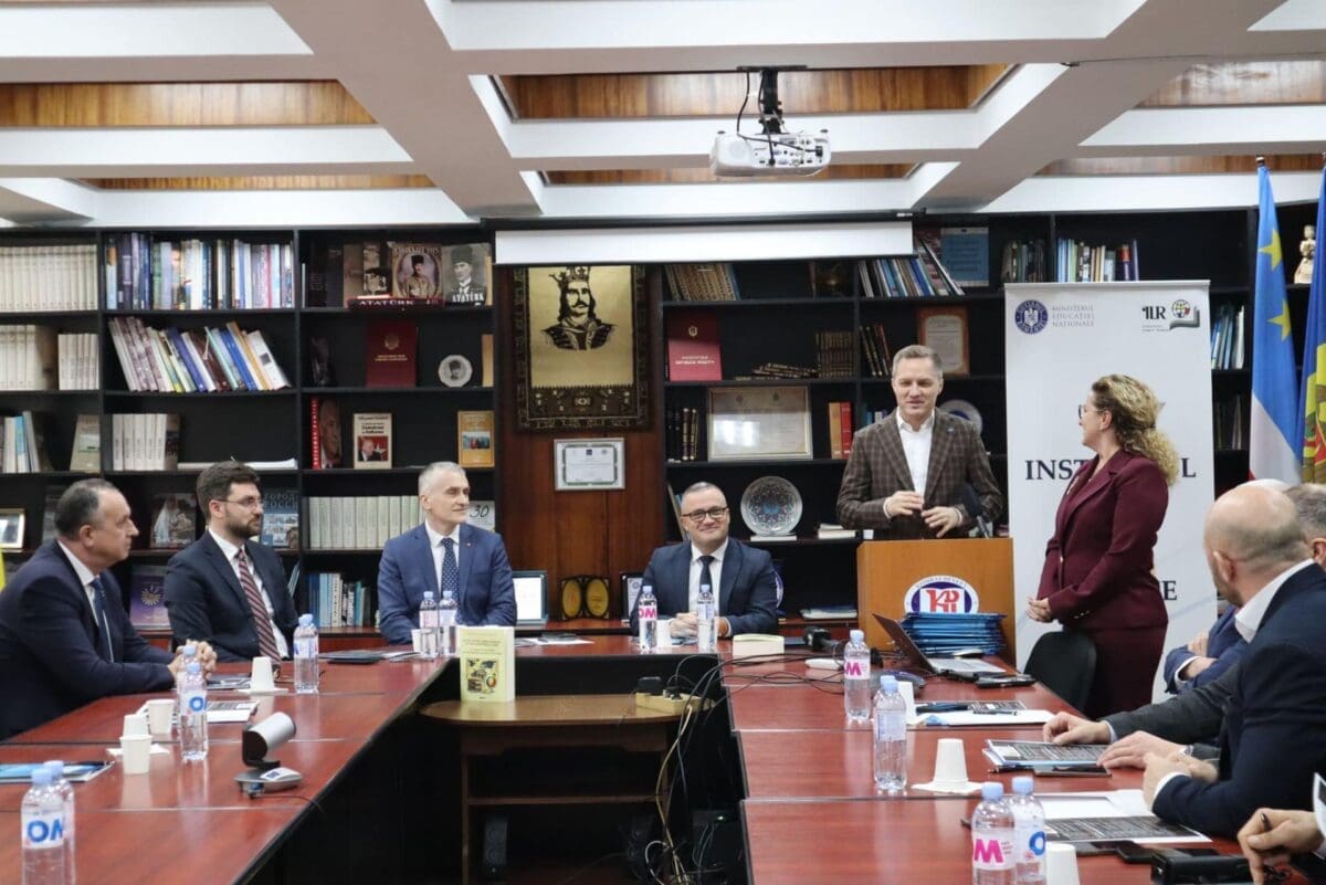 Комрат центр румынского языка