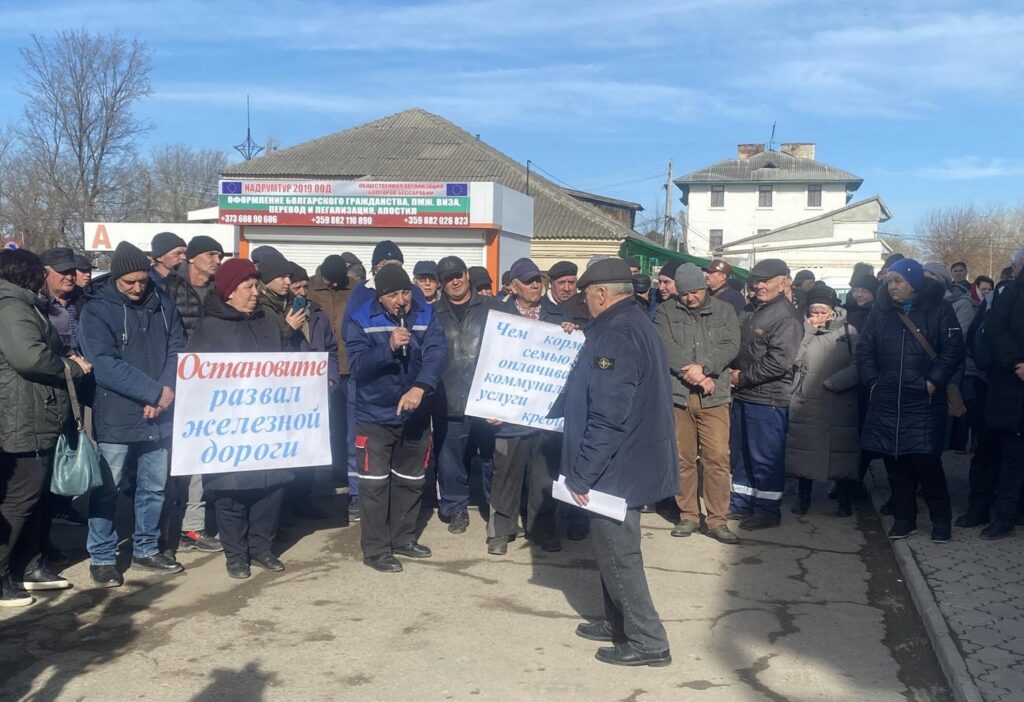 Готовы ли железнодорожники выйти на протесты и требовать выплат зарплат? Опрос недели