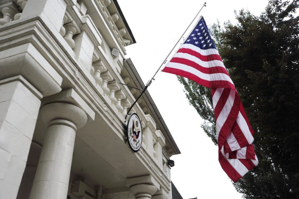 Большинство респондентов позитивно относятся к приостановке американской помощи Молдове. Результаты опроса BAStv