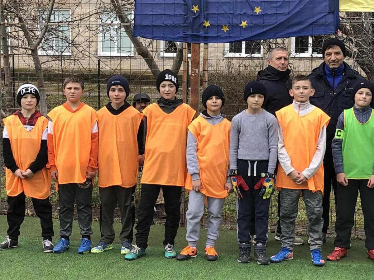 (FOTO) Fotbalul – un teren al prieteniei și al dezvoltării pentru tinerii din Abaclia