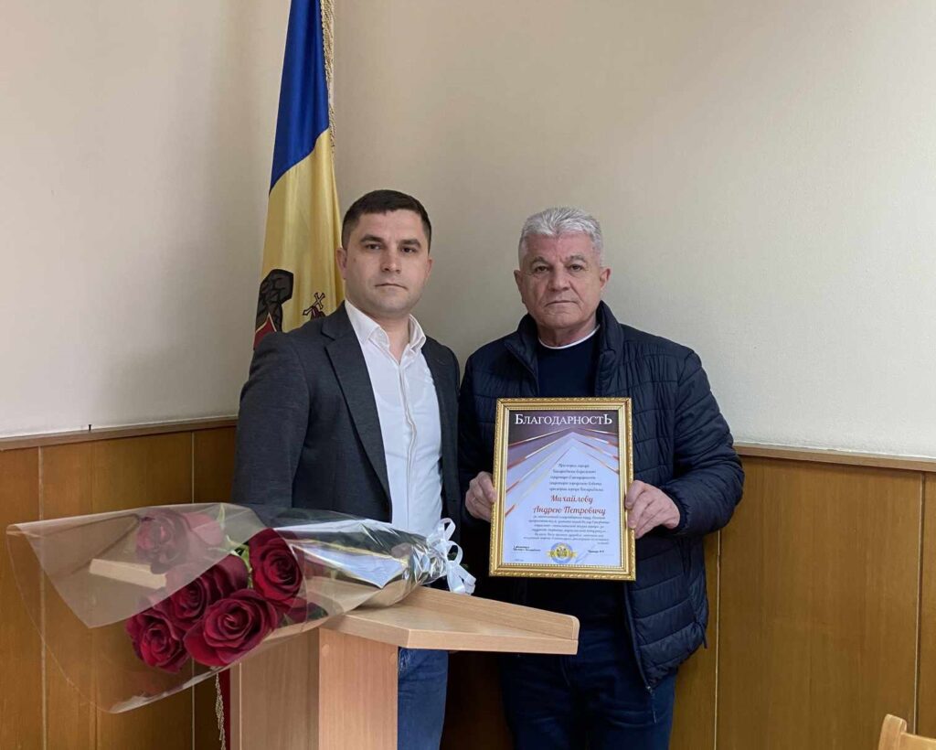 (ФОТО) Горсовет Басарабяска принял отставку секретаря совета Андрея Михайлова