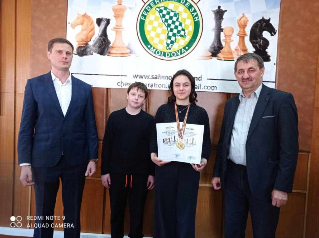 (ФОТО) Юные звёзды шахмат: победы ребят из Басарабяски на республиканском чемпионате