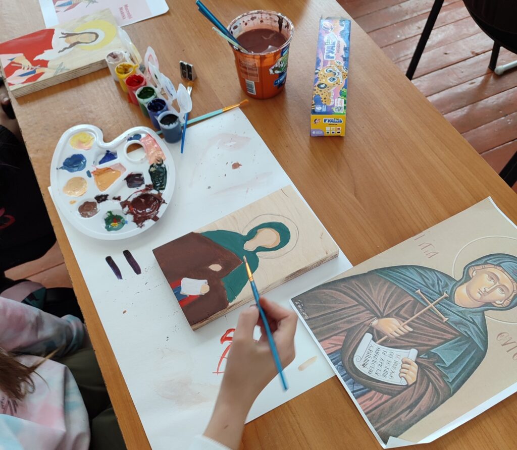 (FOTO) Atelier de pictare a icoanelor organizat la Sadaclia, cu ocazia Zilei Internaționale a Muzeelor