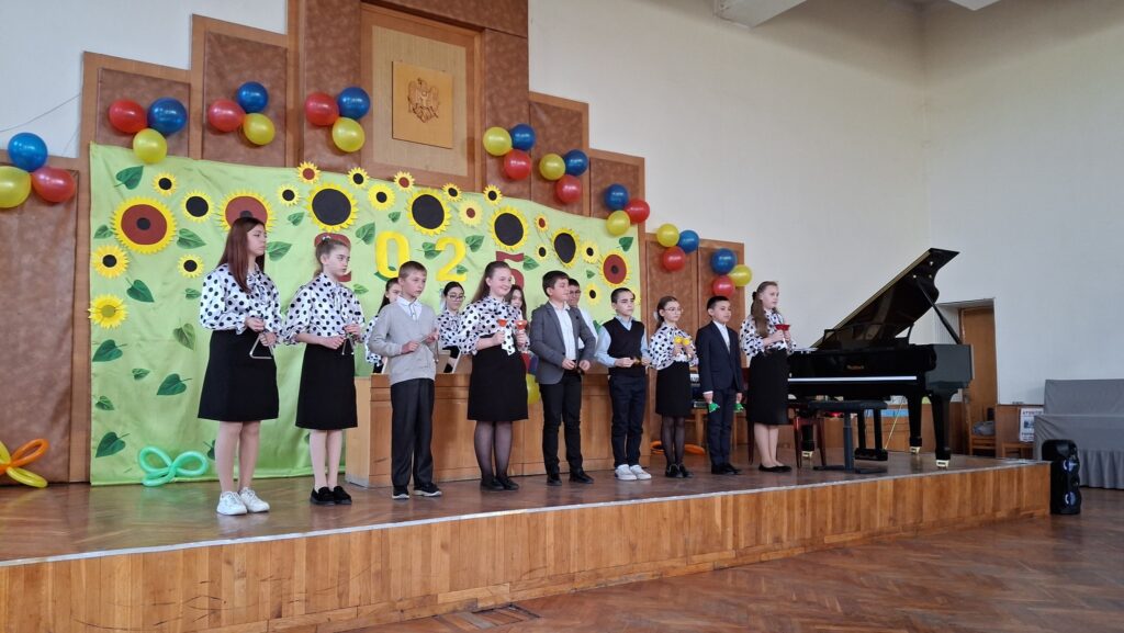 (FOTO) Bilanț artistic la Școala de Arte din Basarabeasca: concert de dare de seamă și vernisaj al lucrărilor de diplomă