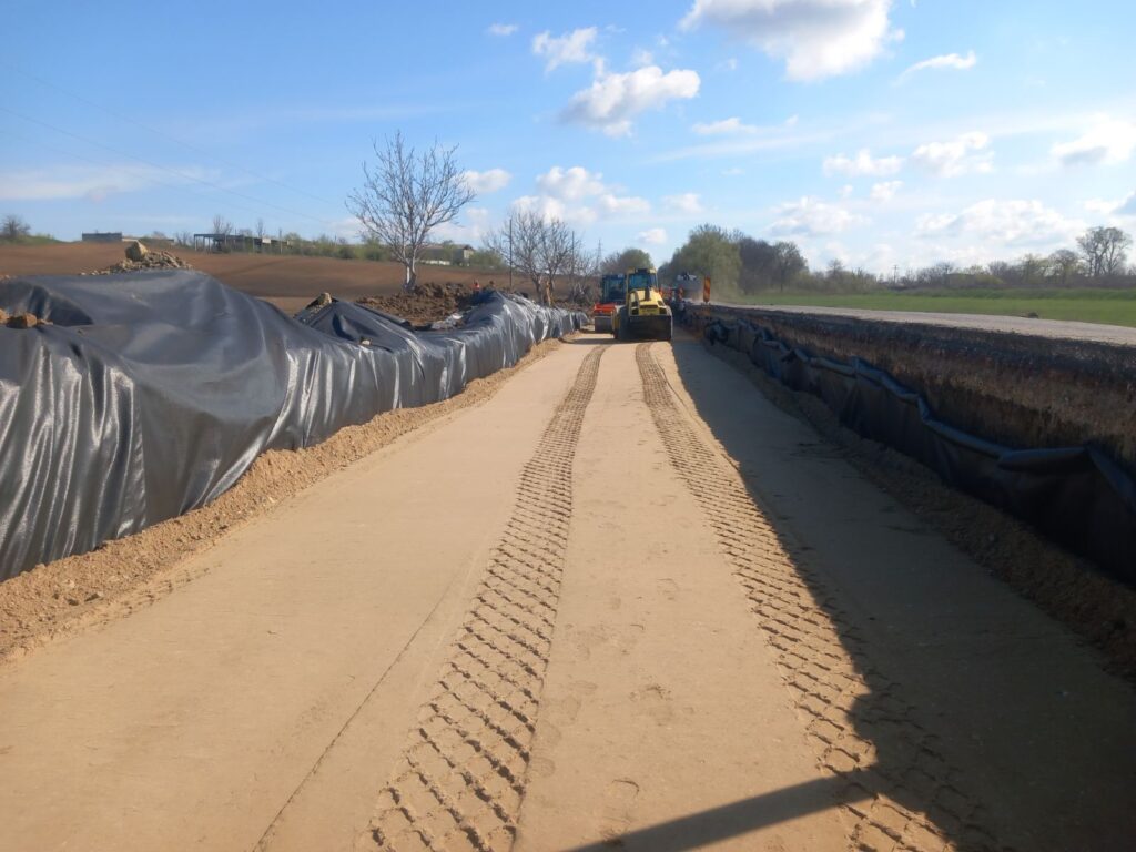 Lucrările de reabilitare a drumului național R26 Bender – Căușeni – Cimișlia avansează în ritm susținut