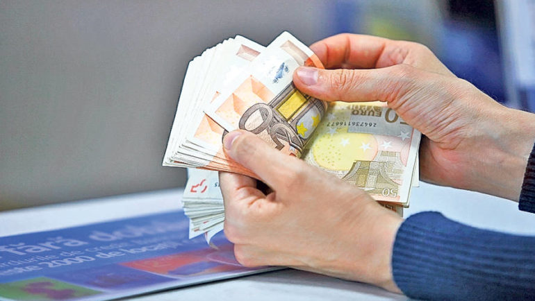 Курс валют на 28 августа: евро растёт, доллар укрепляется