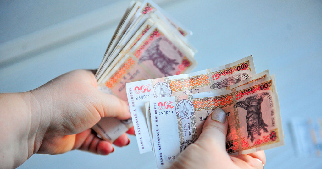 В Молдове началась выплата единовременной финансовой помощи школьникам