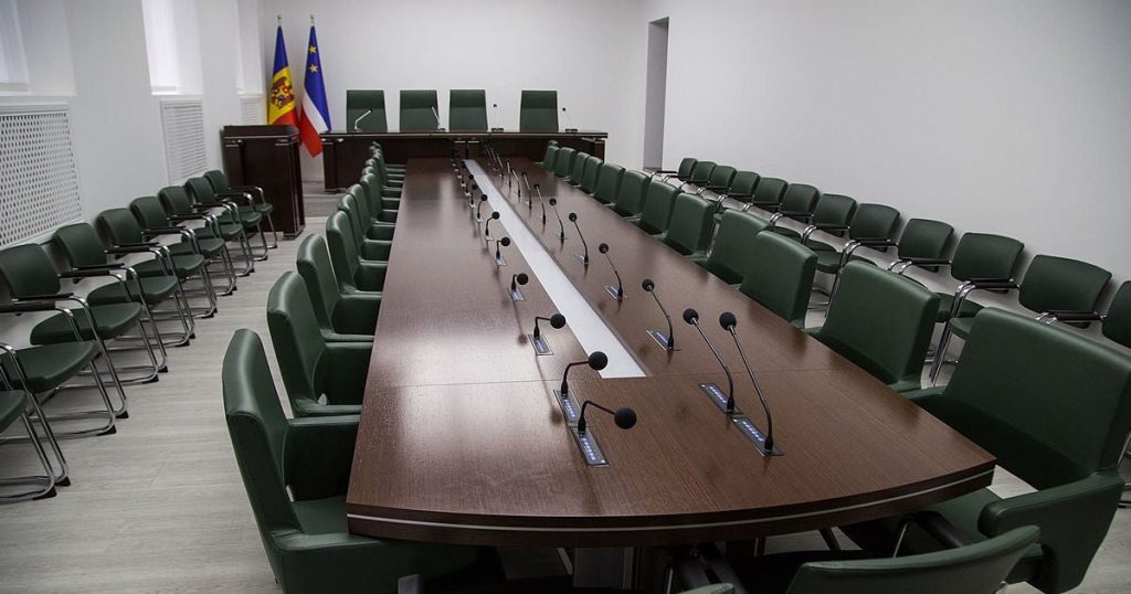 пустой зал НСГ