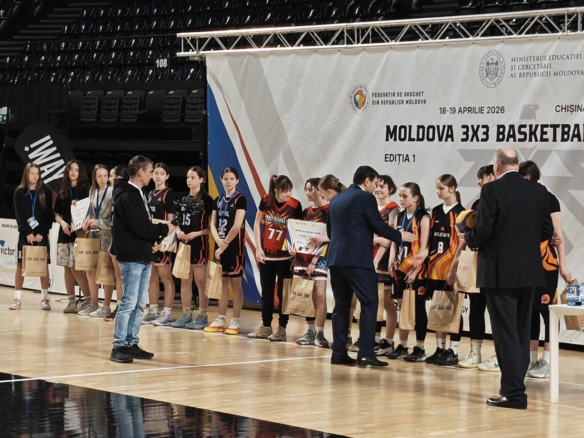 награждение баскетболисток U-16