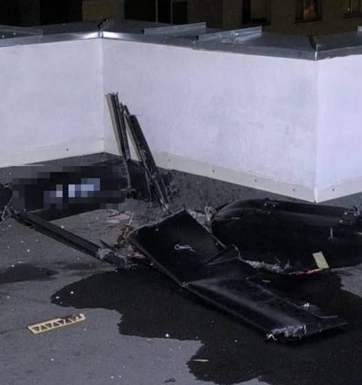 фрагменты объекта, упавшего на крышу