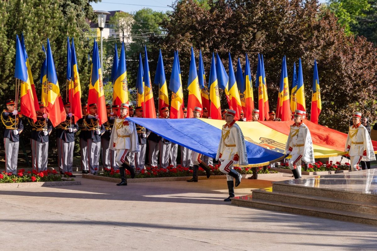государственный флаг Молдовы