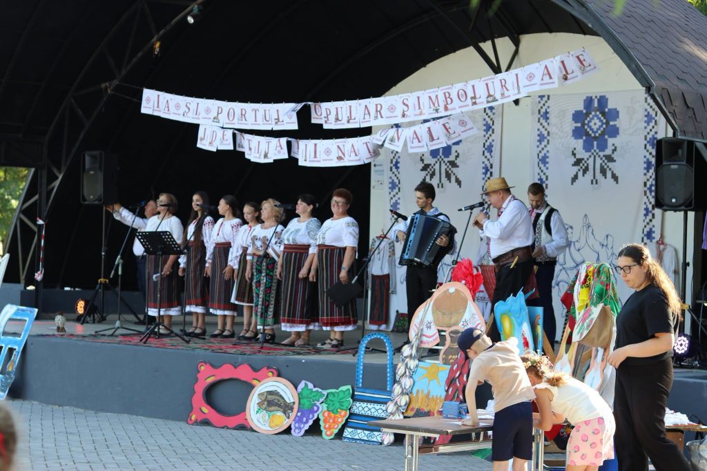 seară dedicată iei și portului popular Cimislia